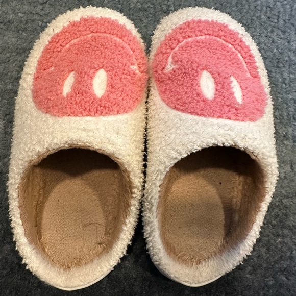 Women’s Slippers - Picture 1 of 9